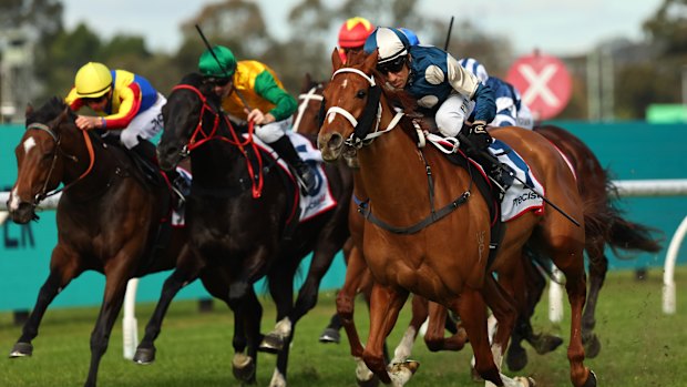 Color changes (right) wins the race 4 in Rosehill.