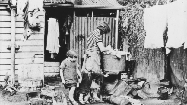 An open air wash-house, Collingwood.