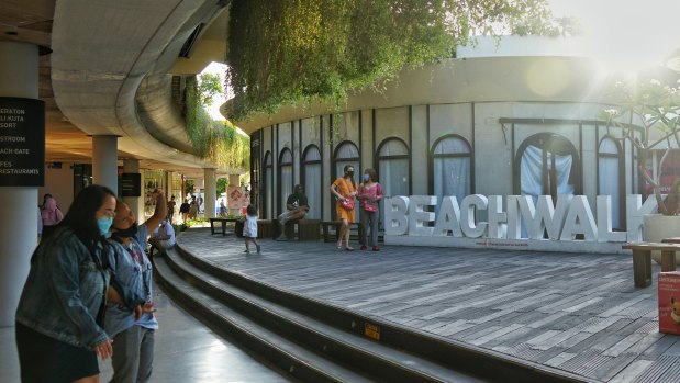 A trickle of visitors leaves little business at a quiet Bali mall.
