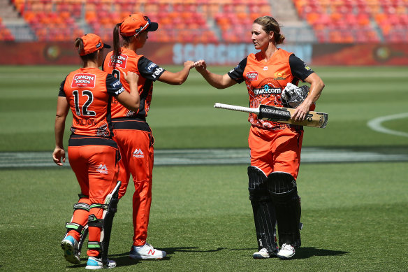 Sophie Devine of the Scorchers celebrates with Piepa Cleary. 