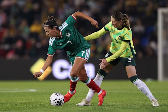 Wini Heatley challenges Mexico’s Maria Sanchez. 