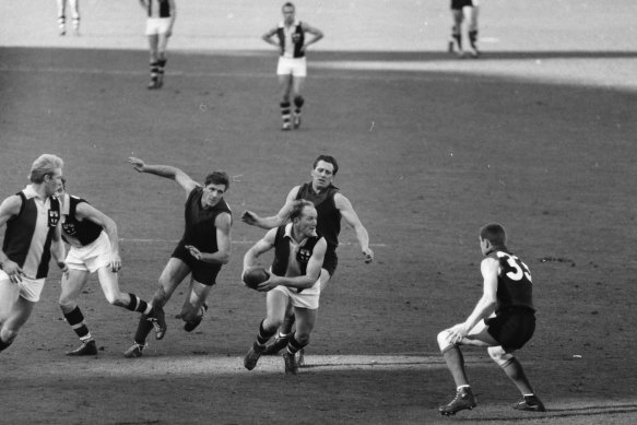 St Kilda defeats Melbourne in the 1965 Queen’s Birthday match.