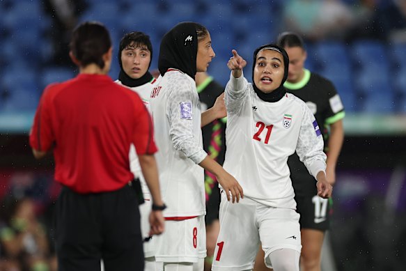 Golnoosh Khosravi argues with referee Asaka Koizumi during the Asian Cup clash with the Matildas on Thursday.