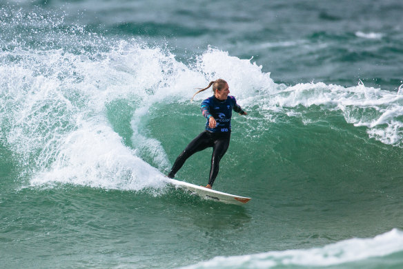 Stephanie Gilmore is through to the quarter-finals of the Rip Curl Pro.