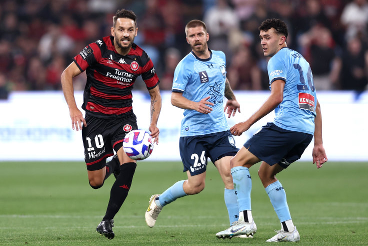 A-League Men: Western Sydney Wanderers' Milos Ninkovic gets last laugh  after setting up winner in fiery derby against Sydney FC