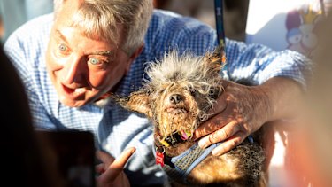 One of the judges of the contest has his picture taken with Scamp the Tramp.