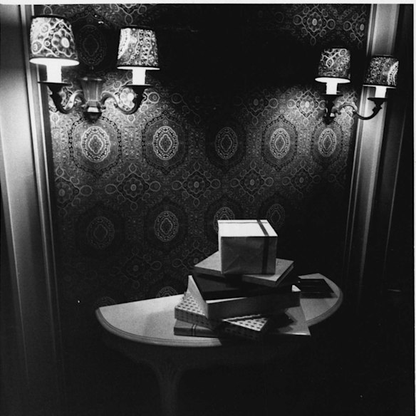 Presentes especiais do Xá aguardavam cada chefe de estado visitante, na cidade de tendas de Persépolis.
