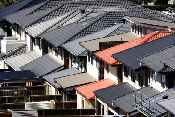 Canberra renters should be allowed to make minor alterations without written landlord consent, the Greens argue.