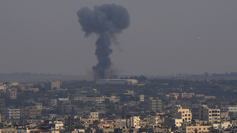 İsrail ve militanlar Gazze'de ölü sayısı tırmanırken ateş yaktı