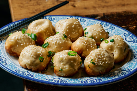 Sheng jian bao (pan-fried pork buns) are a signature at Hong’s Dumplings.