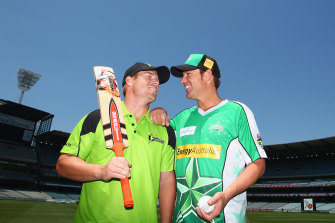 David Warner and Shane Warne pose together in 2011. Warner’s new BBL deal will be composed similarly to Warne’s.