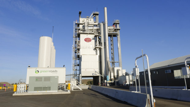 The asphalt recycling plant.