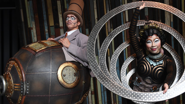 Klara, The Telegraph of the Invisible, played by Kazuha Ikeda (right) and Mr Microcosmos played by Mathieu Hubener (left) will transport audiences to a world of imagination and curiosities. 