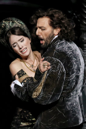 Ermonela Jaho as Anna Boleyn and Leonardo Cortellazzi as Lord Percy in Opera Australia’s 2019 production of Anna Bolena.