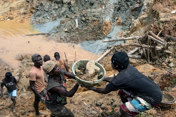 Workers at a gold mine in Mongbwalu.