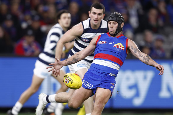 Caleb Daniels signs a four-year contract extension with the Bulldogs.