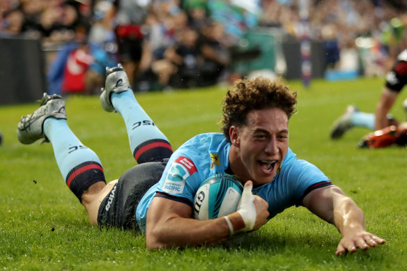 Mark Nawaqanitawase scores a try for the Waratahs in Super Rugby Pacific.