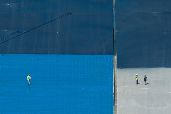 The contractor’s attempts to seal gaps between the concrete slabs on the pool’s floor failed in two trials earlier this month.