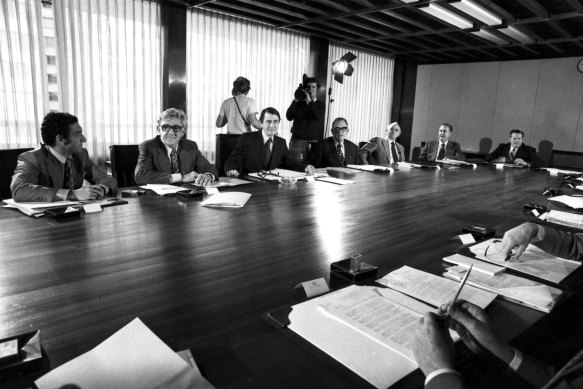 Neville Wran, pictured with his cabinet, won government by just one seat in 1976.