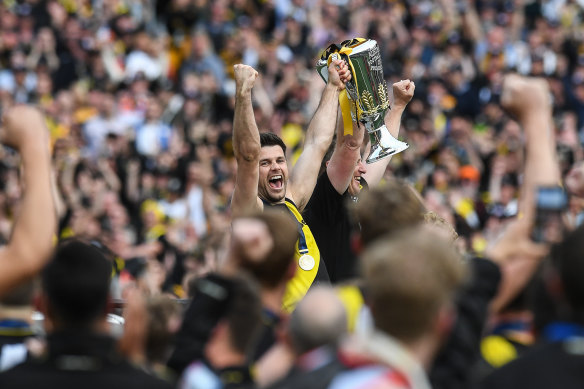 Trent Cotchin and Damien Hardwick lift the premiership cup.
