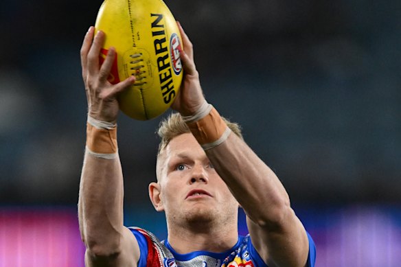 Adam Treloar of the Bulldogs warms up.