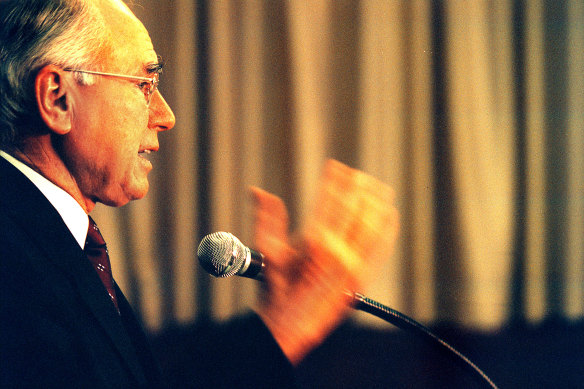 John Howard announcing the liquified natural gas contract in 2002.