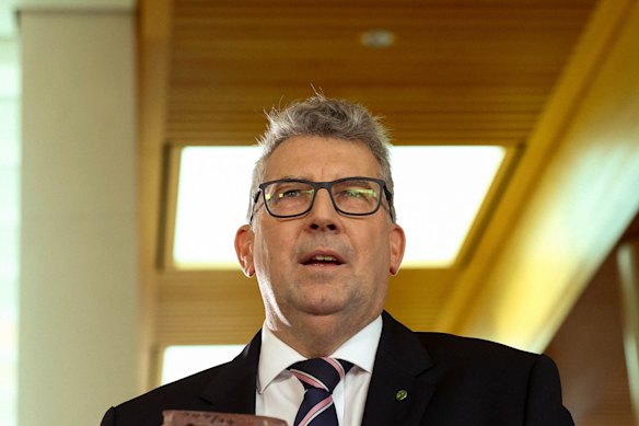 Resources Minister Keith Pitt will impose a levy on the oil and gas industry to recover the cost of decommissioning an offshore oil and gas rig. 