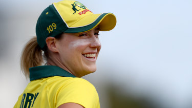 Ellyse Perry made the defining contribution of the Women's Ashes opening day.