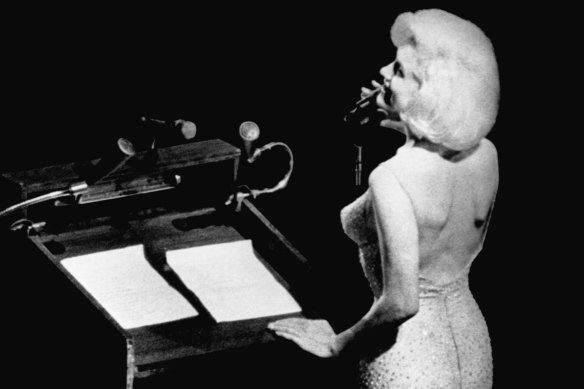Marilyn Monroe sings Happy Birthday to President John F. Kennedy at Madison Square Garden 1962.