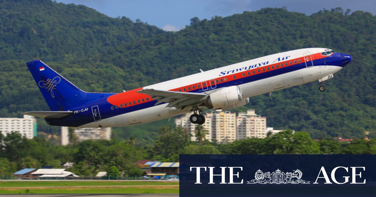 Sriwijaya Air flight loses contact over Indonesia