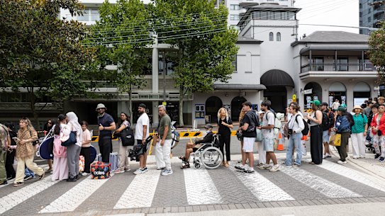 People line up at the Bradfield Park, Kirribilli.