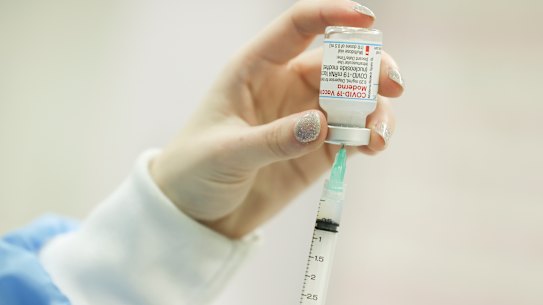 A Victorian couple is challenging state and federal government vaccine mandates in the Federal Court.