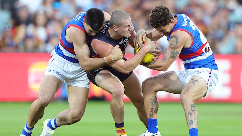 Adelaide vs Western Bulldogs AFL LIVE: Dogs’ ferocious start against Crows in prime time, Swan’s bizarre injury