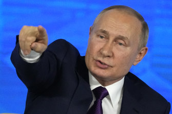 Russian President Vladimir Putin needs “a message that makes him understand that any incursion into Ukraine will get a pretty strong reaction”. 
