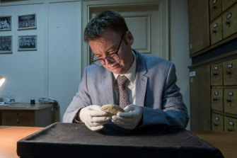 Dr Daniel Mansfield’s research shows the 3700-year-old artifact from the Old Babylonian period contains the earliest example of complex geometry in the world.
