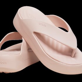 Sophie Pearce wants a pair of
Crocs “Getaway” thongs for her
12-month caravanning trip.