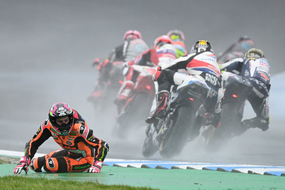 Alonso Lopez crashes out of the Moto2 race, which was eventually red-flagged before it finished.