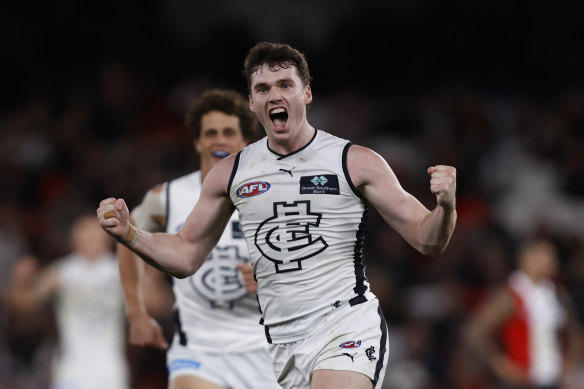 Blake Acres kicks a goal for Carlton against his former side.