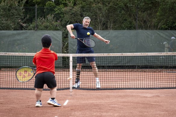 Hills practises with Kai Ryan, who will also compete in the Oceania Para Standing Tennis Championship.