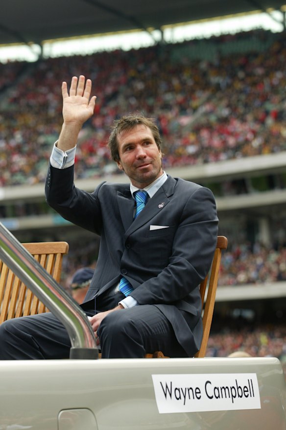 Wayne Campbell waves to the MCG crowd before the 2005 grand final, having retired.