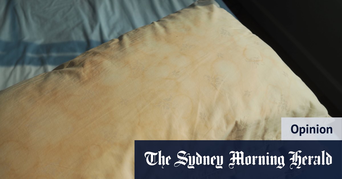 The secret to a perfect night’s sleep? A manky, yellow pillow