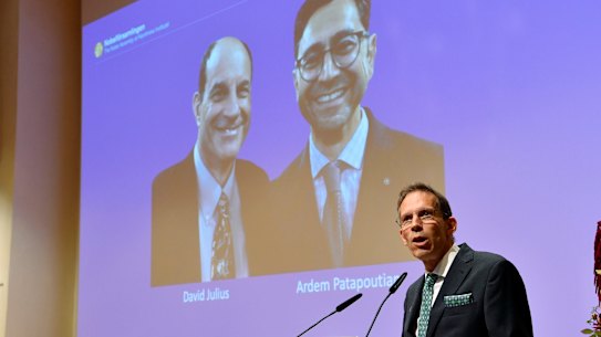 Thomas Perlmann, Secretary of the Nobel Assembly and the Nobel Committee, announces the winners of the 2021 Nobel Prize in Physiology or Medicine.