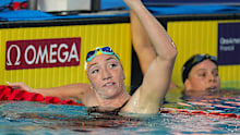 Lani Pallister edged out a fast-finishing Summer McIntosh to win the women’s 200m freestyle final.