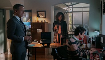 Daniel Craig’s James Bond and Naomie Harris’ Moneypenny discover Ben Whishaw’s Q has a private life in No Time To Die. 