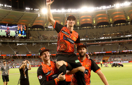 Michael Klinger is chaired off the field by Scorchers teammates Cameron Bancroft and Andrew Tye.