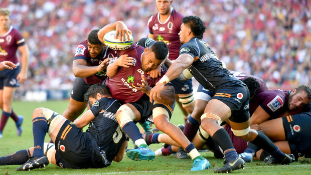 Tupou will stay in Queensland for four more seasons.