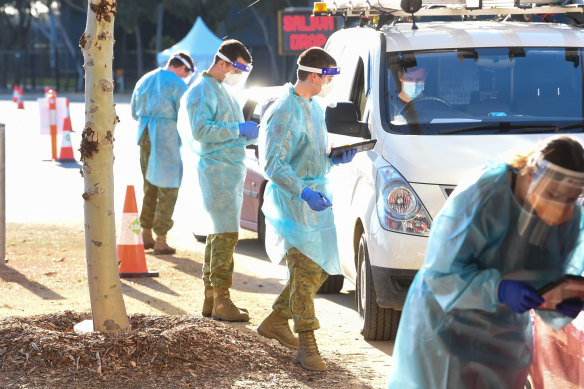 ADF personnel conduct COVID-19 tests at the Shepparton Showgrounds on Thursday. 