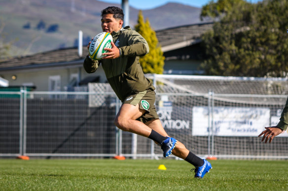 Noah Lolesio runs the ball at training this week ... let's hope the Wallabies do the same on Sunday.