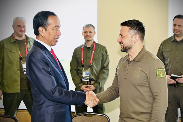 Widodo meets with Ukraine President Volodymyr Zelenskyy in Hiroshima.