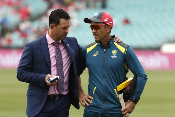 Ricky Ponting, left, speaks to Justin Langer at the SCG last year. 